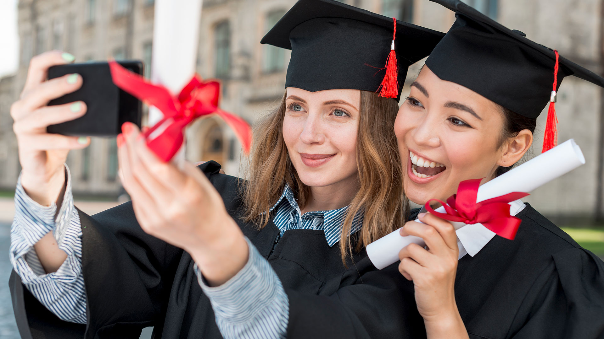 Graduation hair ideas in San Antonio: Look stunning on your big day